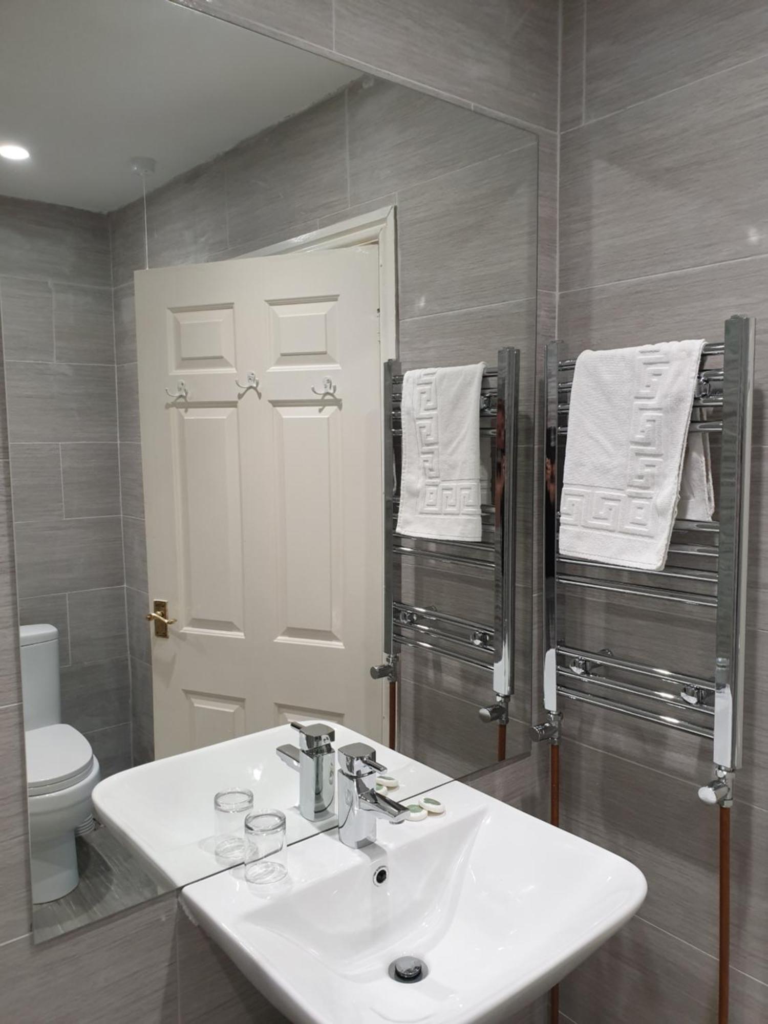The White Horse Lodge Hotel Thirsk Bagian luar foto
