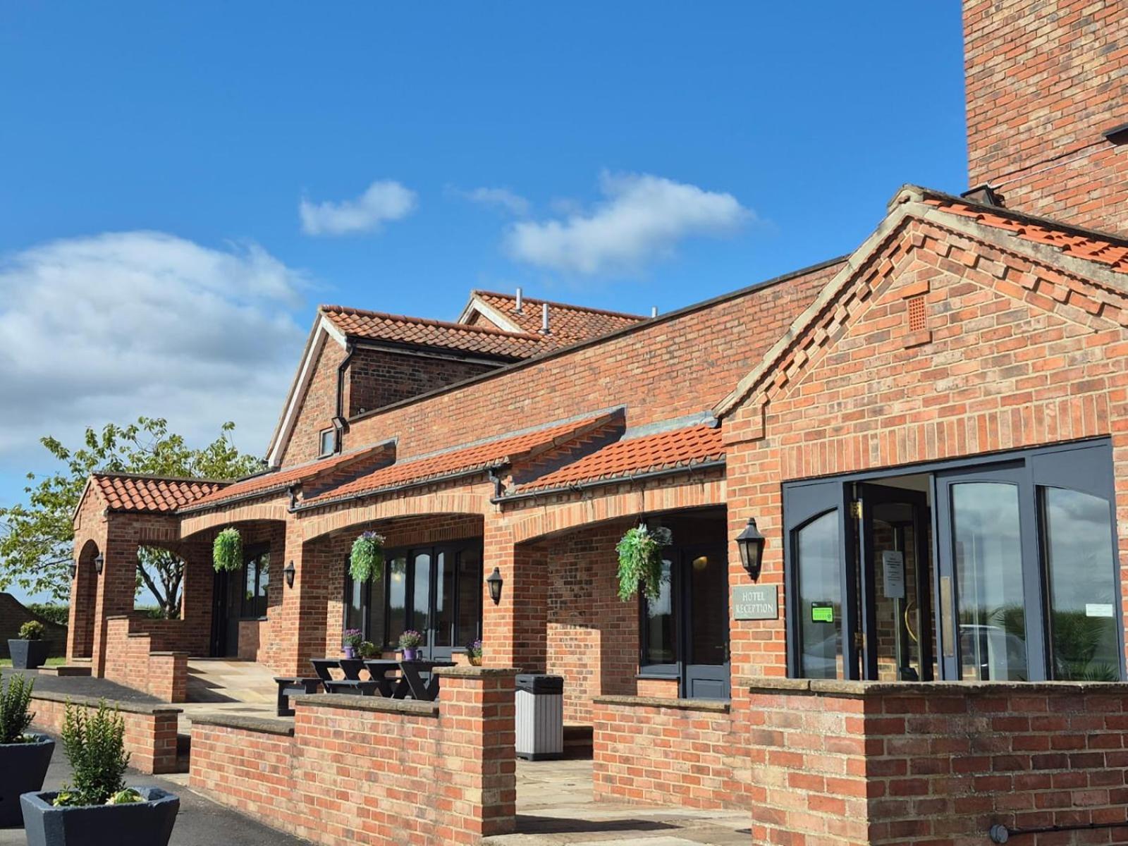 The White Horse Lodge Hotel Thirsk Bagian luar foto